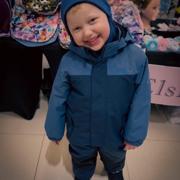 407C1CC7-8DA6-4EA1-9AFB-4D9A8A57C995 (1) Navy sinine kõrvadega