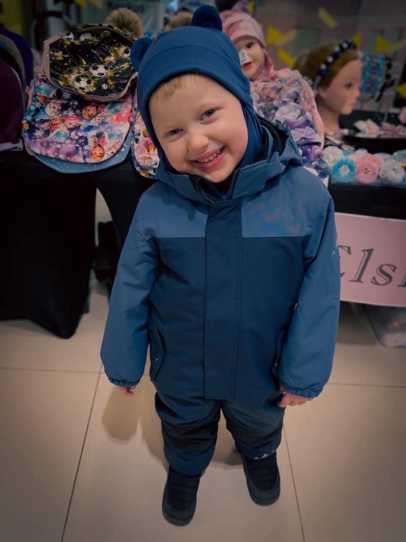 407C1CC7-8DA6-4EA1-9AFB-4D9A8A57C995 (1) Navy sinine kõrvadega