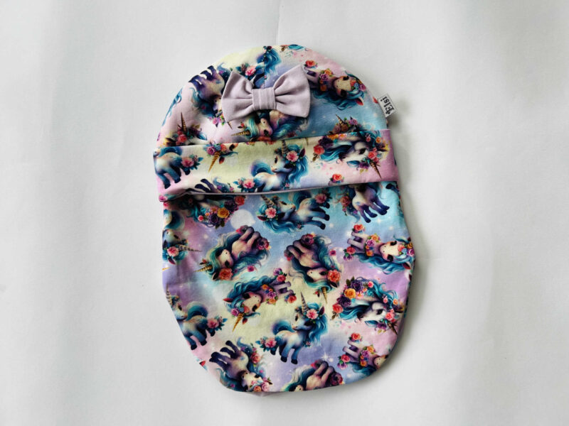 Lillad ükssarvikud lipsuga