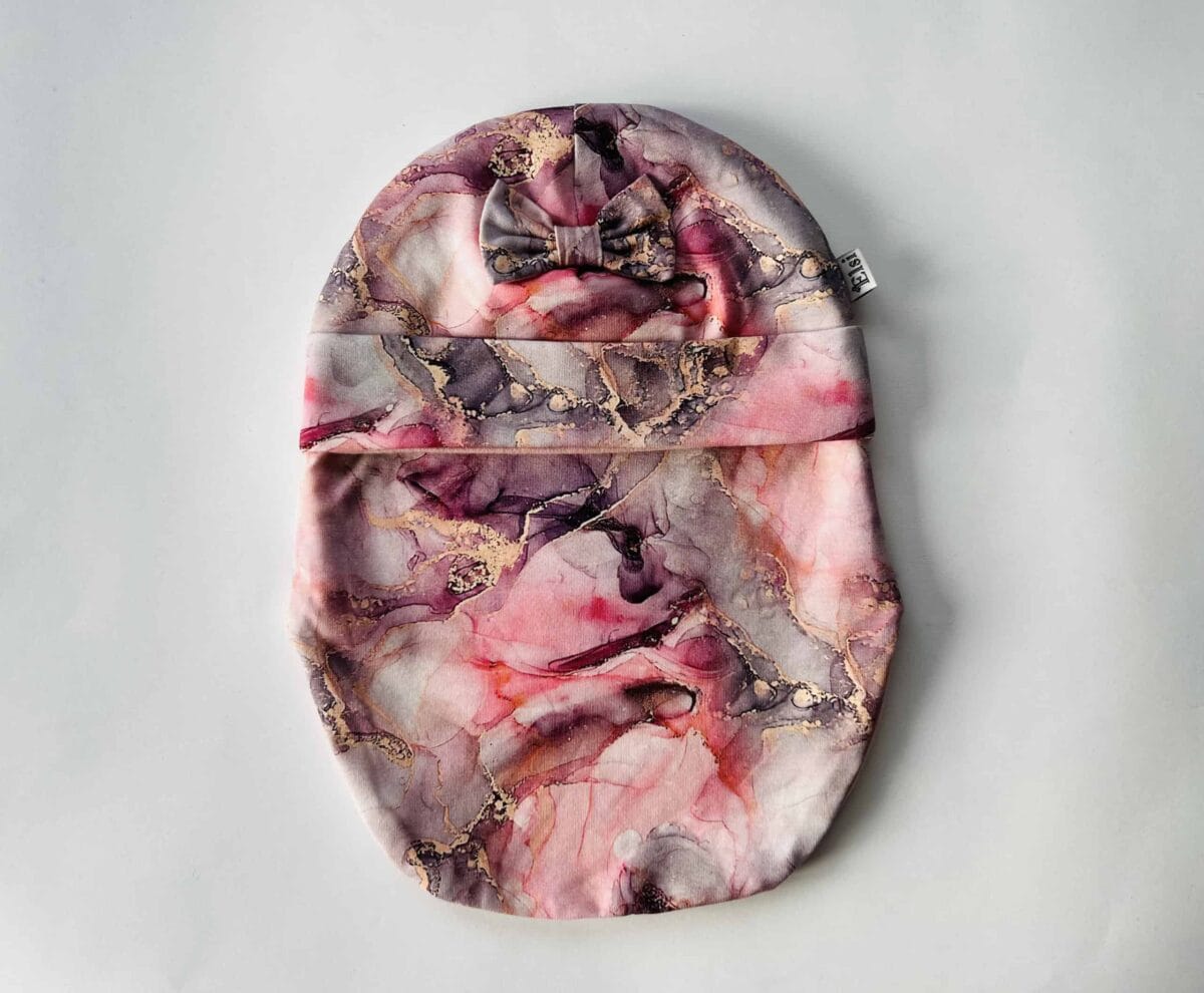 Hallikas-roosad maalingud lipsuga