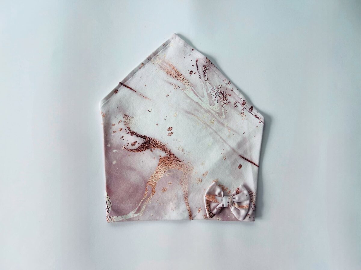 AF1388F1-457F-46DD-B95E-18A2EDAD6B48 (1) Pearätt kuldsed maalingud lipsuga