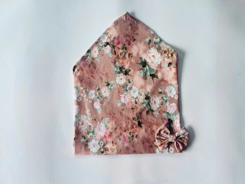 Pearätt beežil lilled