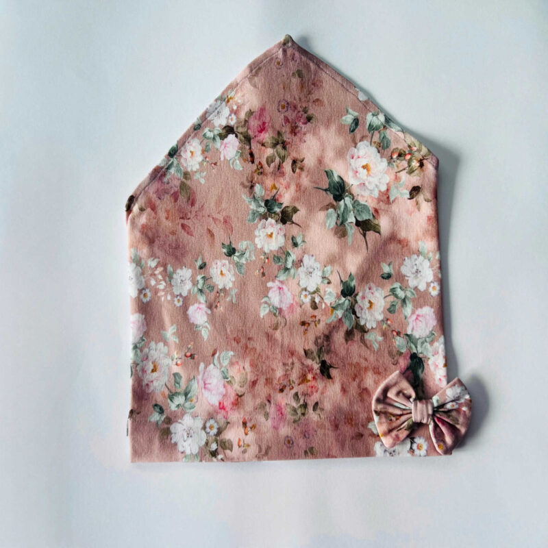 Pearätt beežil lilled