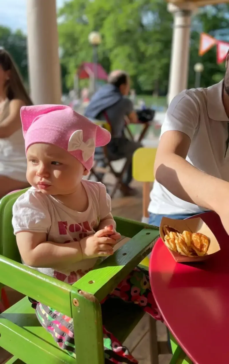 Pearätt roosal täpid lipsuga