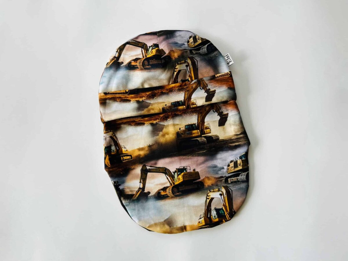 Ekskavaatoritega tuukrimüts poisile