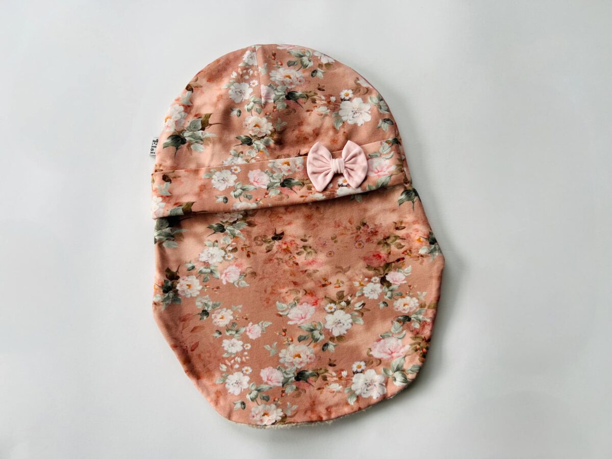 Fliisvoodriga tuukrimüts lipsuga