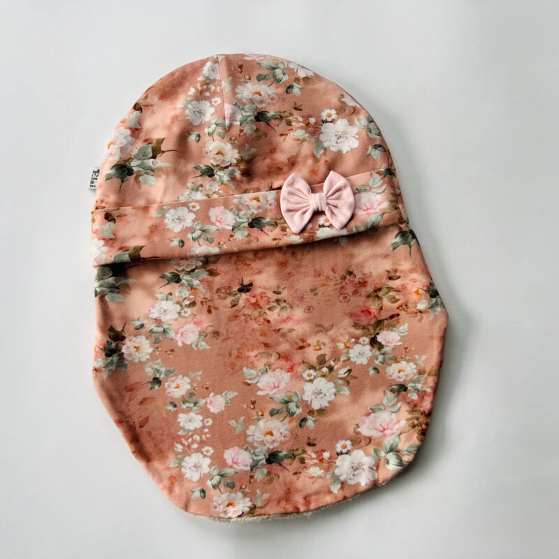 Fliisvoodriga tuukrimüts lipsuga