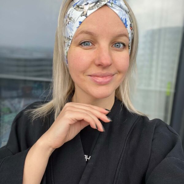 Meriinopeapael pääsukesed ja rukkililled