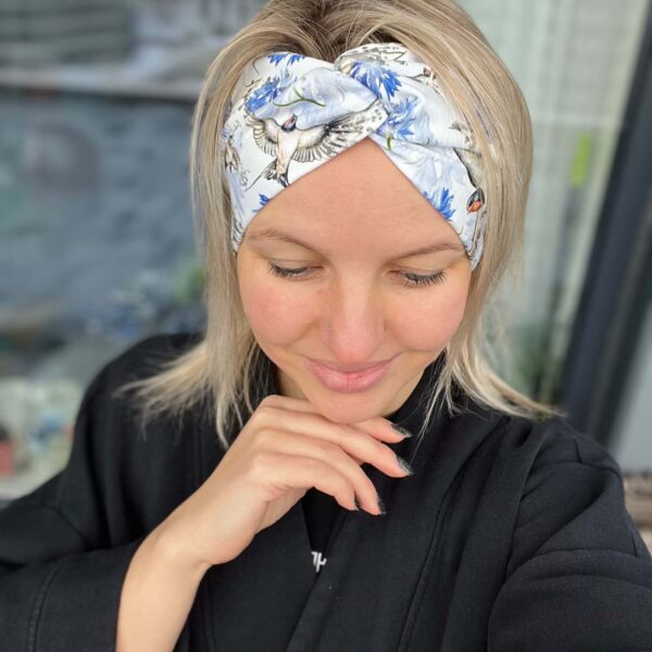 Meriinopeapael pääsukesed ja rukkililled