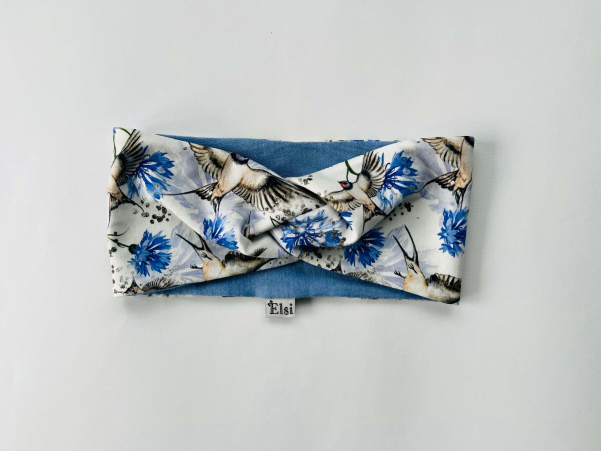 Meriinopeapael pääsukesed ja rukkililled