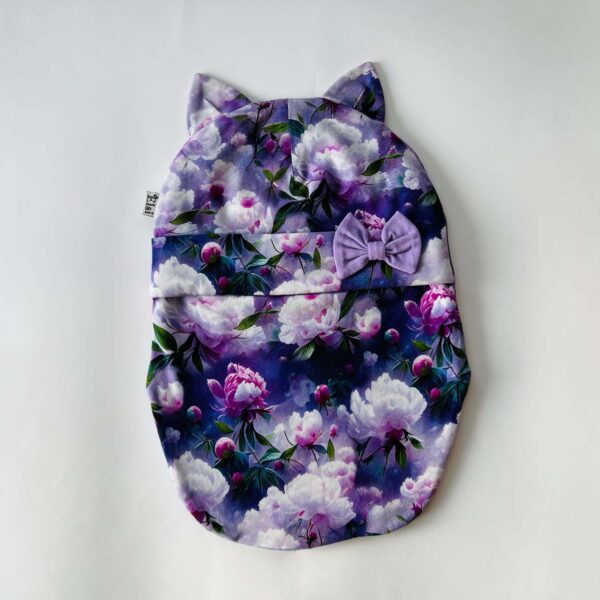 Lillad pojengid lipsu ja kõrvadega (fliisvooder)