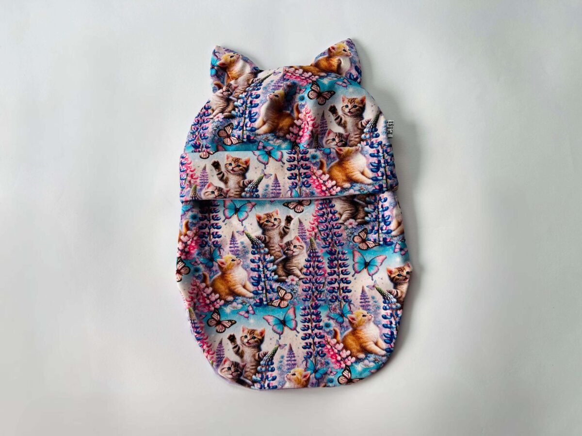 Kiisud ja lilled kõrvadega