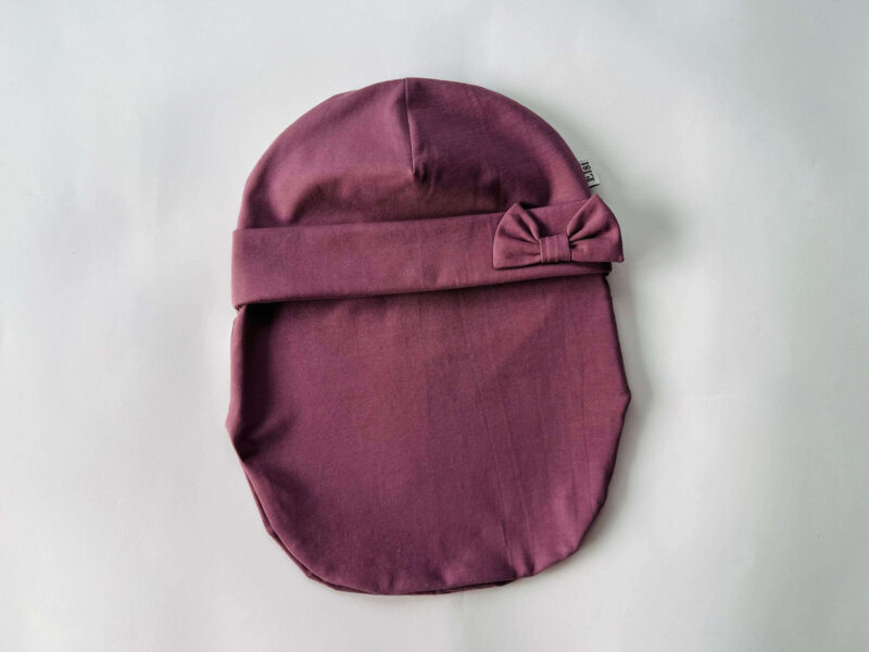 Tume vanaroosa lipsuga